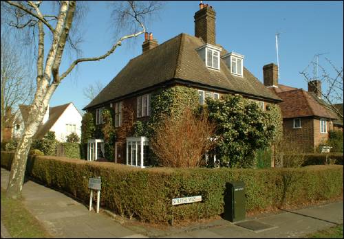 16 Thornton Way a